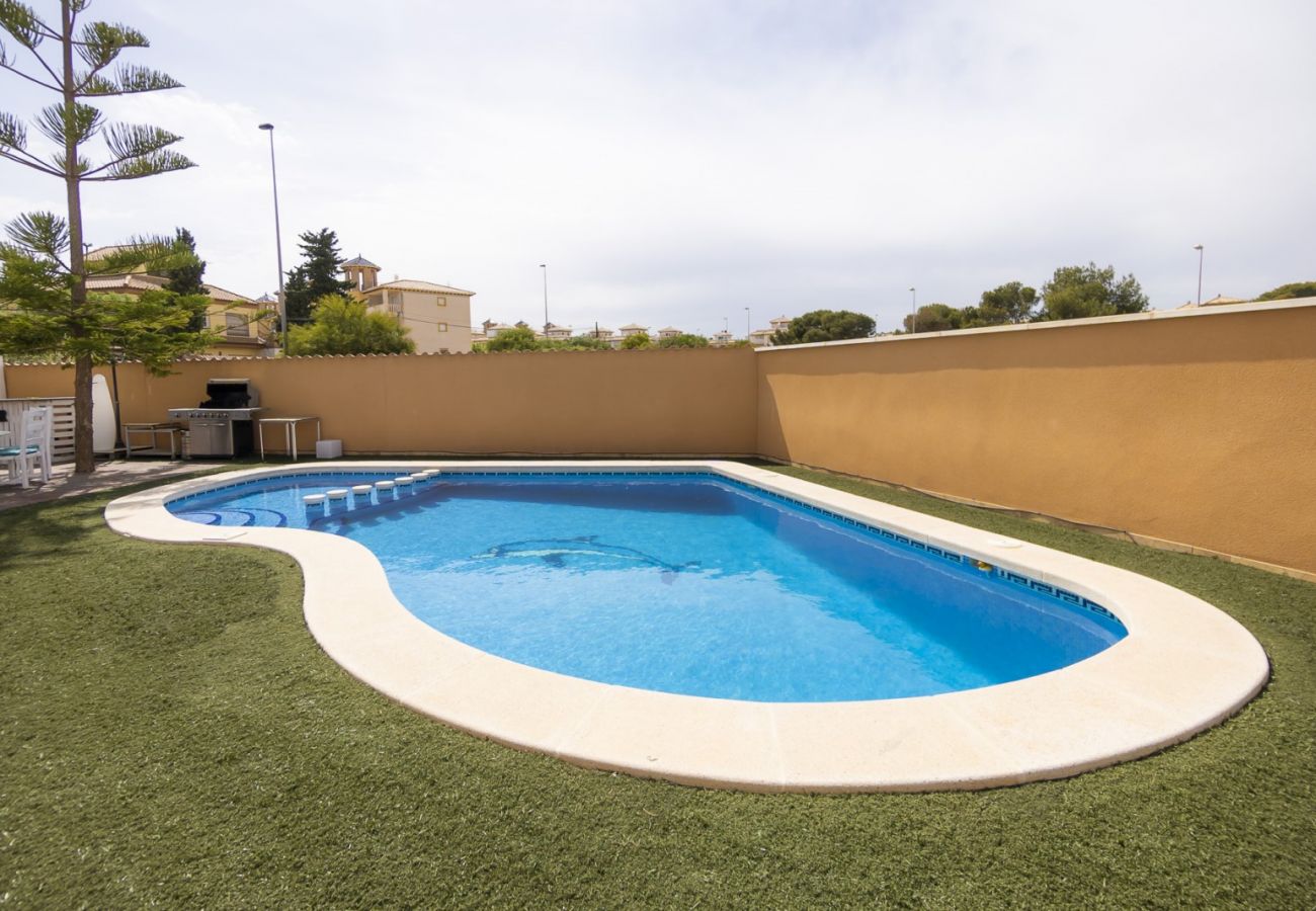 Villa en La Zenia - ID77