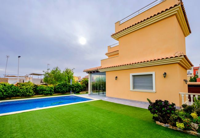 Villa en Torrevieja - ID119