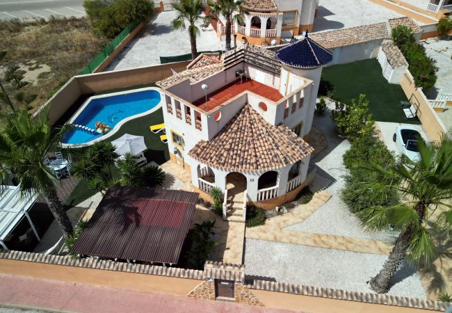 Villa/Dettached house in La Zenia - ID77
