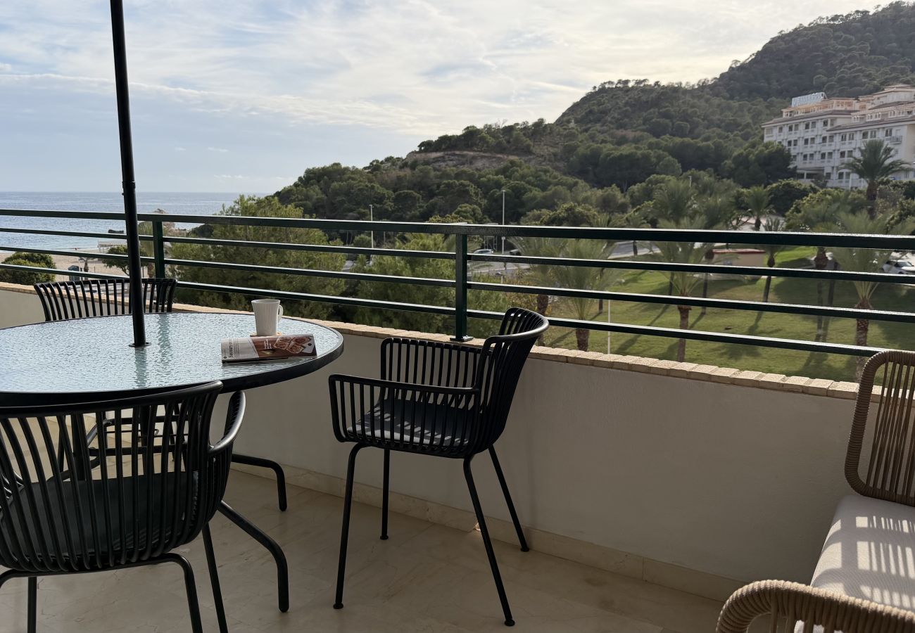 Apartment in Villajoyosa - CL PISO ROSA 2 DORMITORIOS  CON VISTA AL MAR