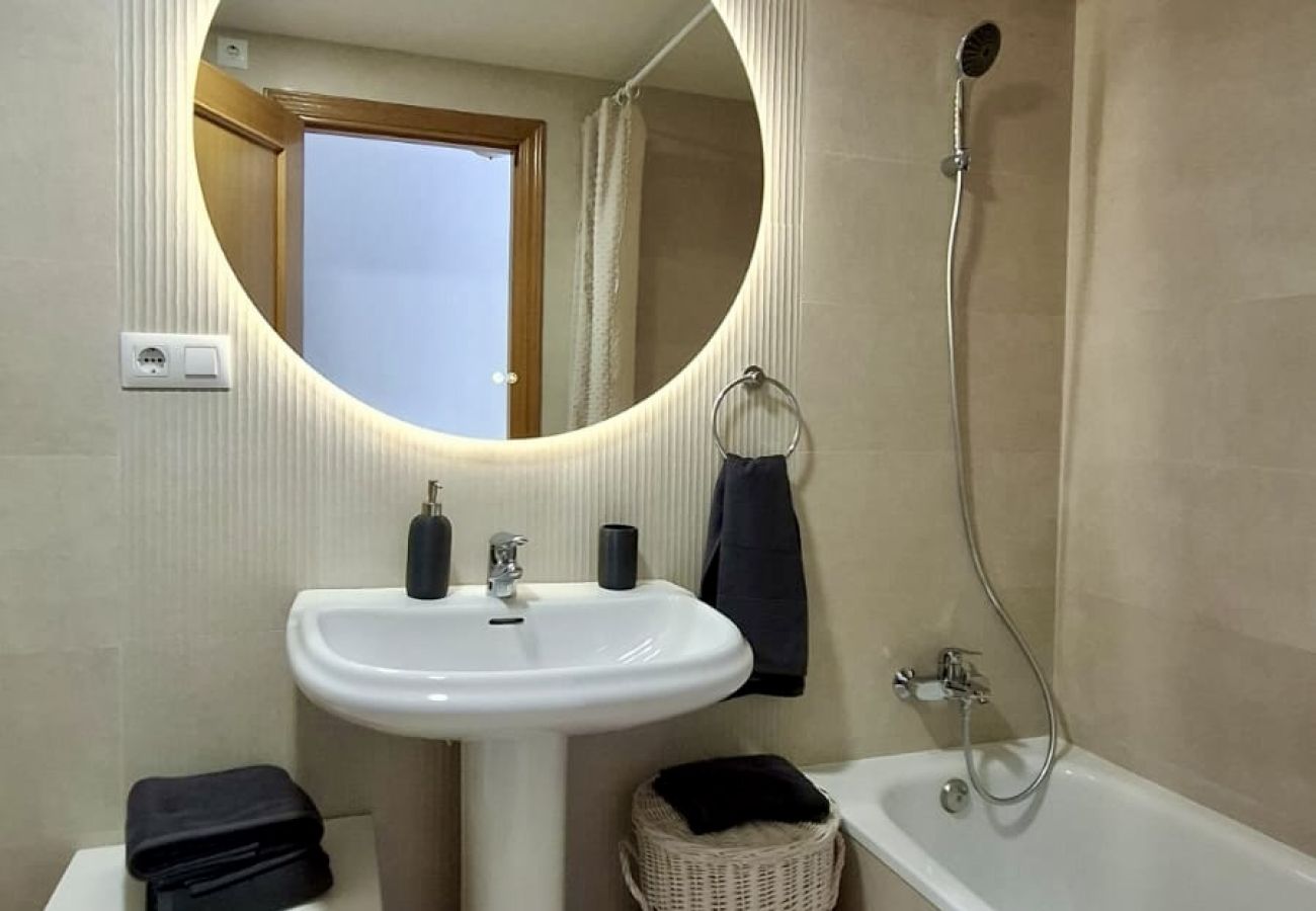 Apartment in Villajoyosa - CL PISO ROSA 2 DORMITORIOS  CON VISTA AL MAR