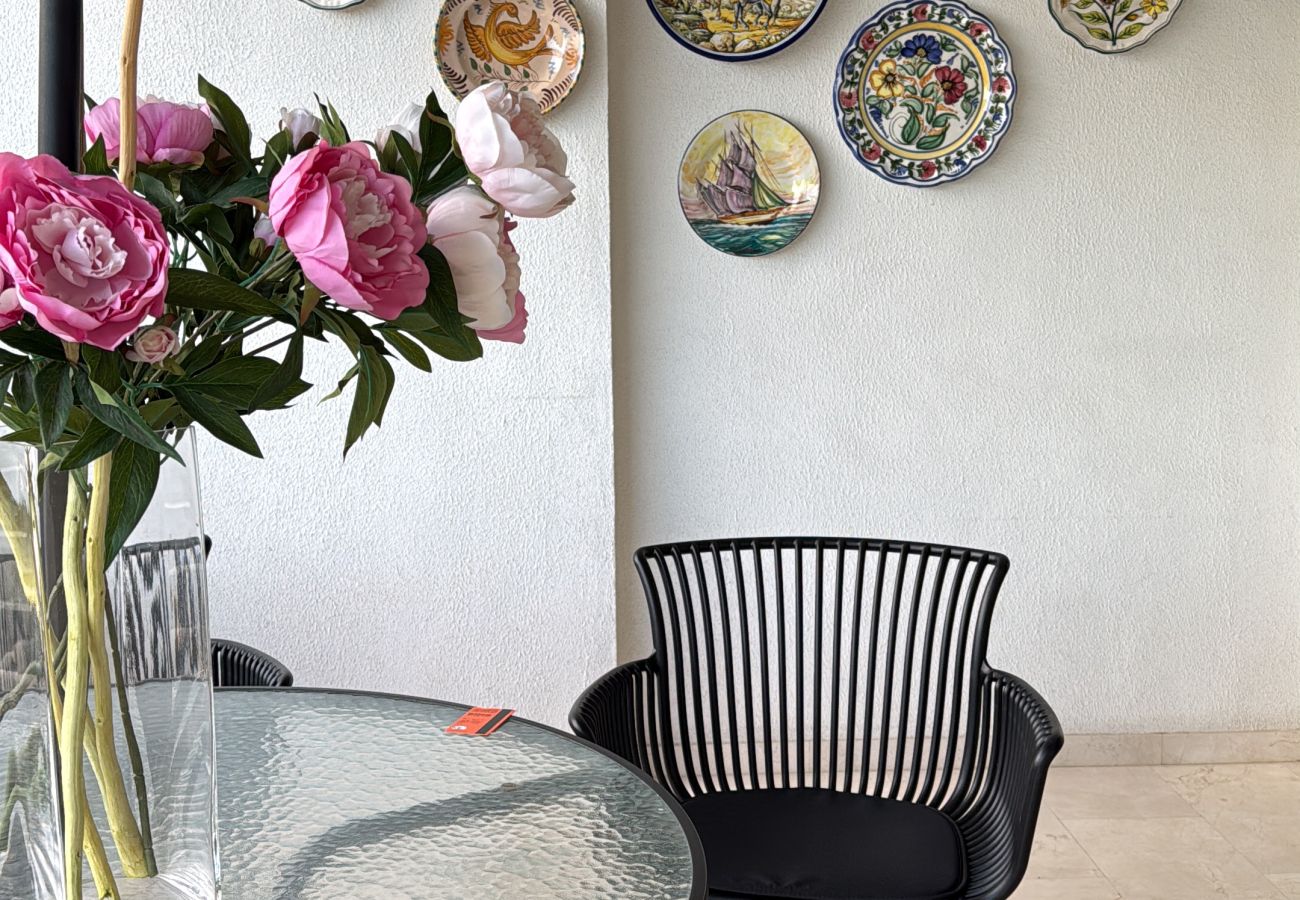 Apartment in Villajoyosa - CL PISO ROSA 2 DORMITORIOS  CON VISTA AL MAR